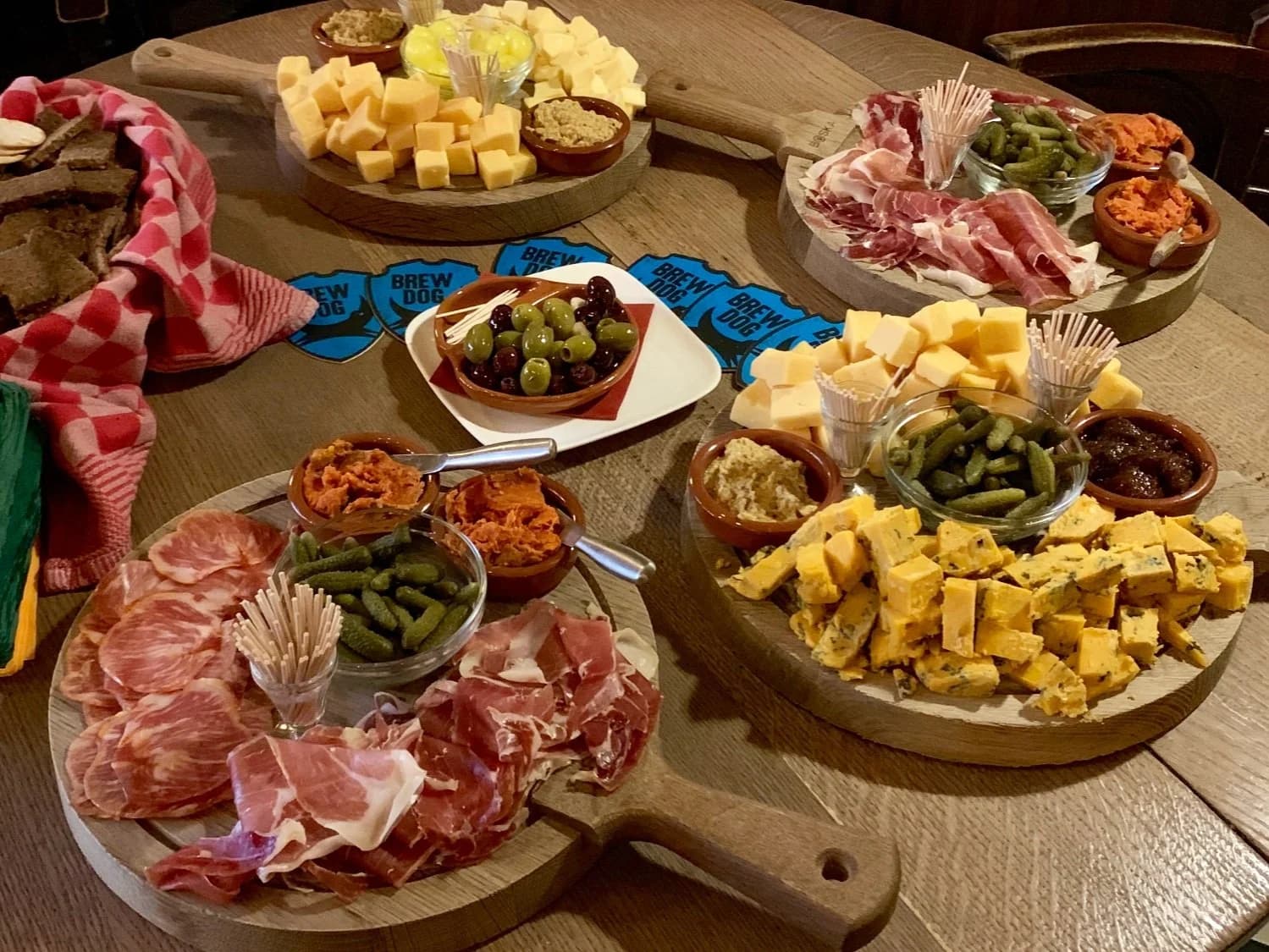 Hapjes borrelplank snack platter
